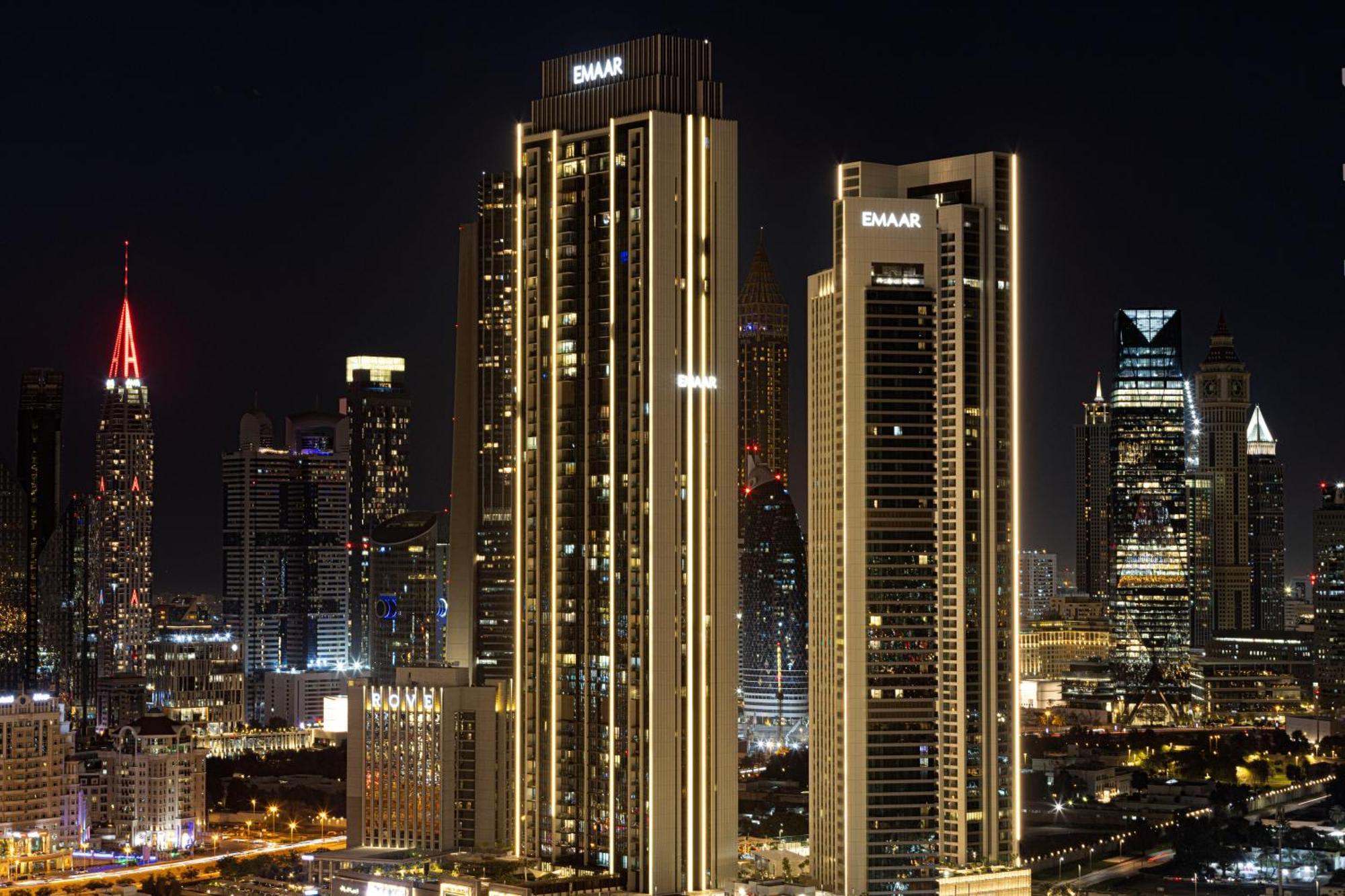 2 Minute Walk To Mall - 3 Bedroom Burj Khalifa View With Pool And Apartemen
