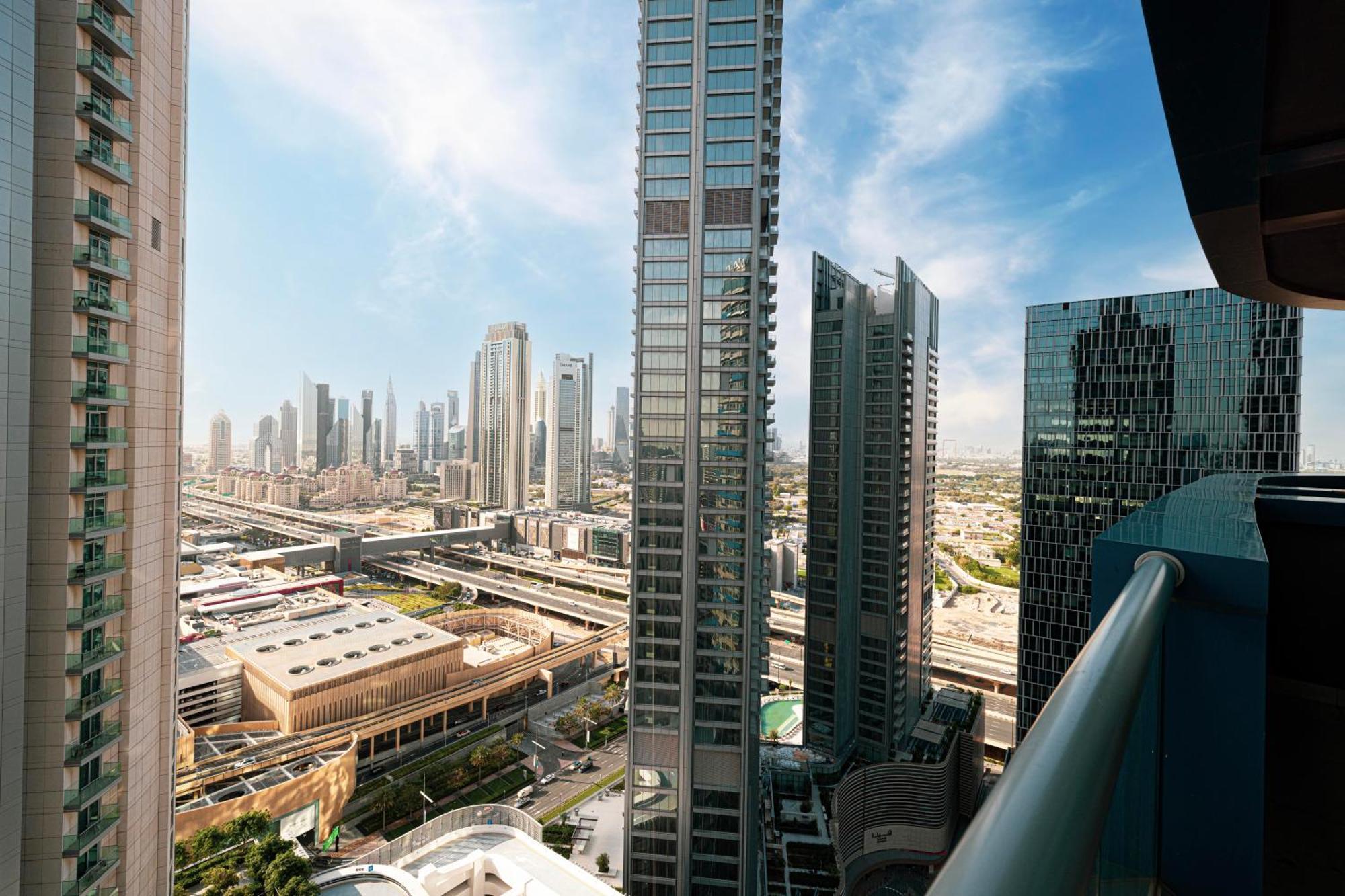 2 Minute Walk To Mall - 3 Bedroom Burj Khalifa View With Pool And Apartemen Dubai