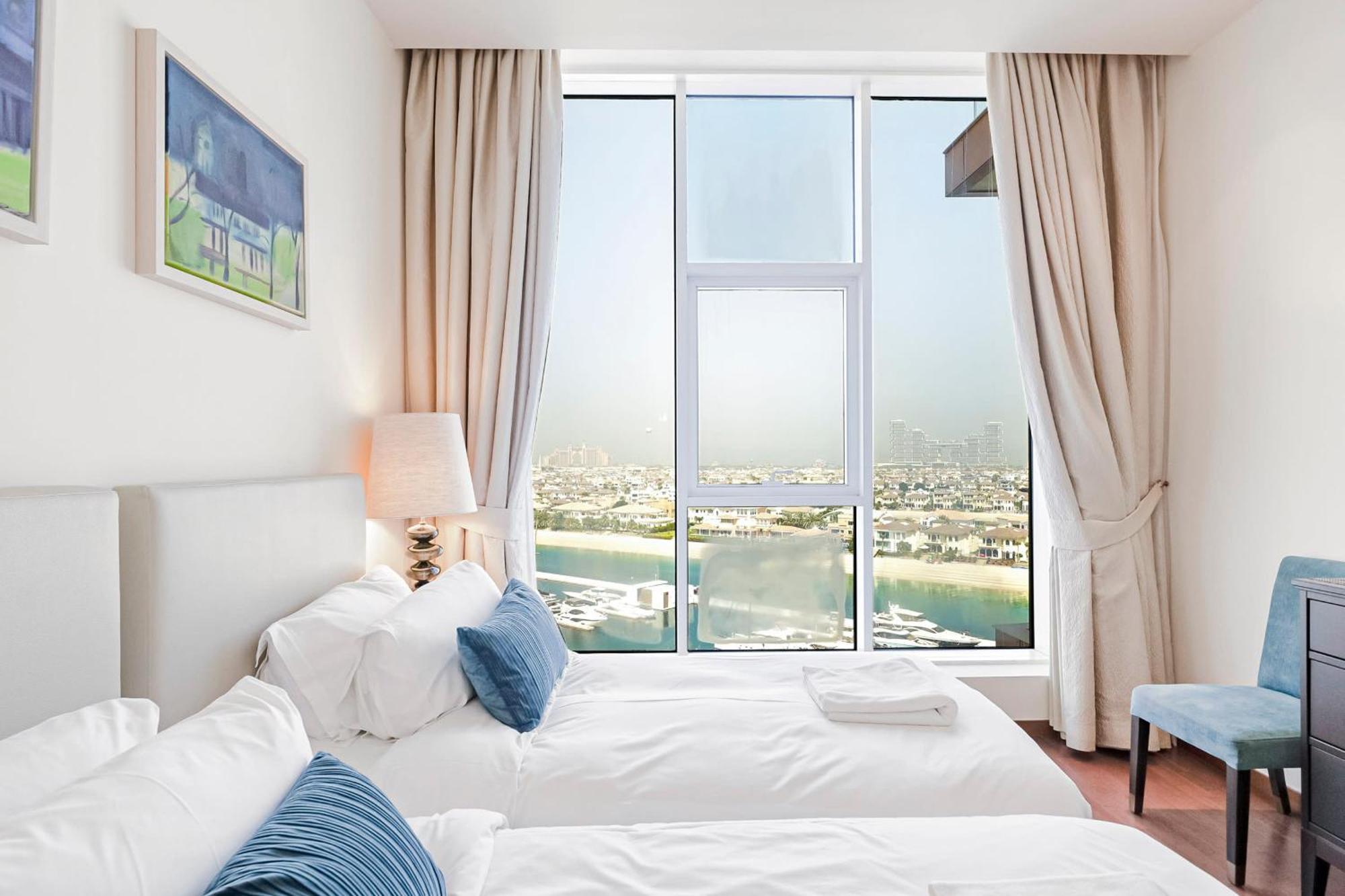 2 Bd Tiara Palm Views, & Pool, Amazing Views Of The Palm Apartment