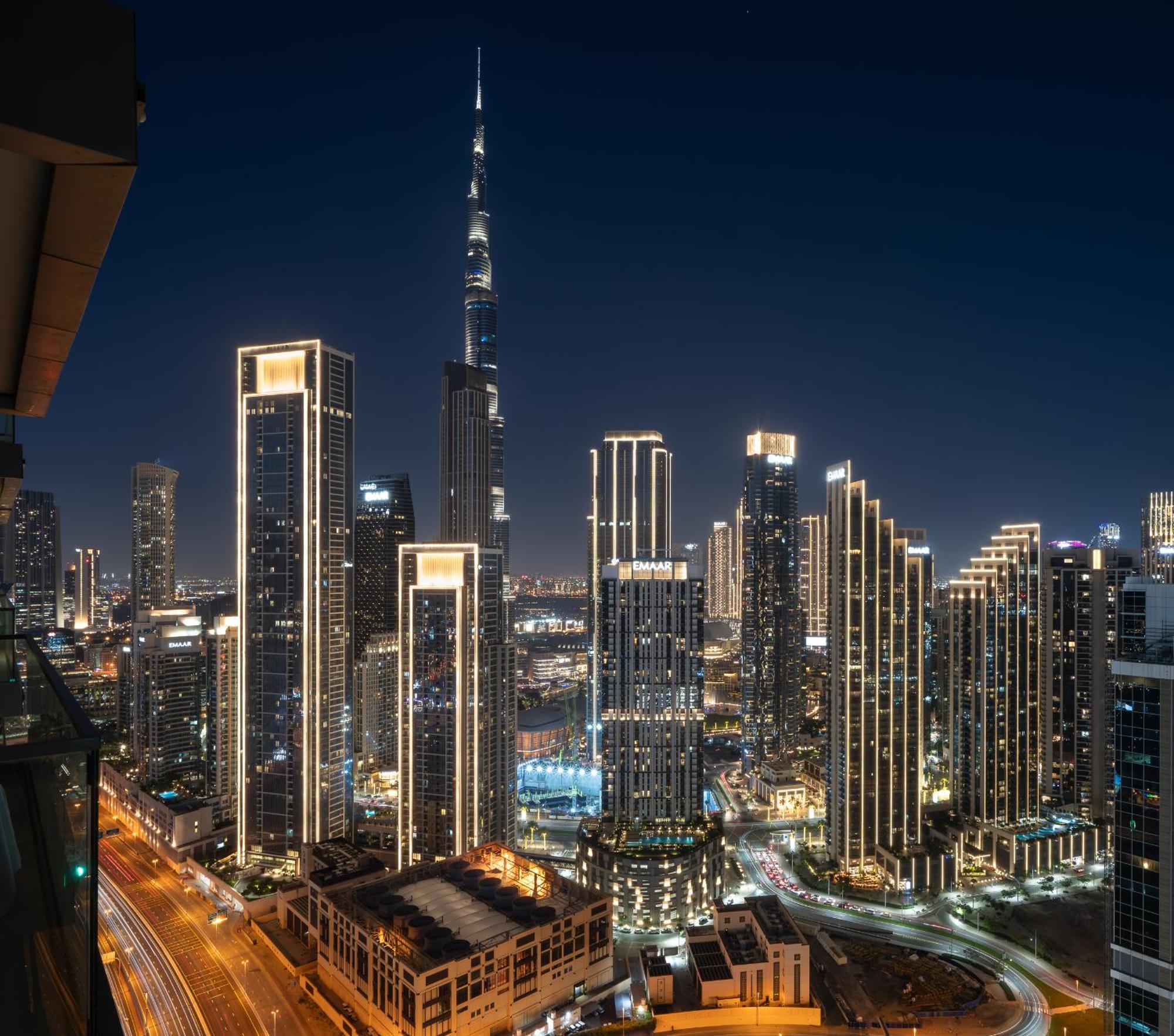 Burj Khalifa View Balcony With 64th Floor Infinity Pool In Paramount Midtown Apartamento Dubái