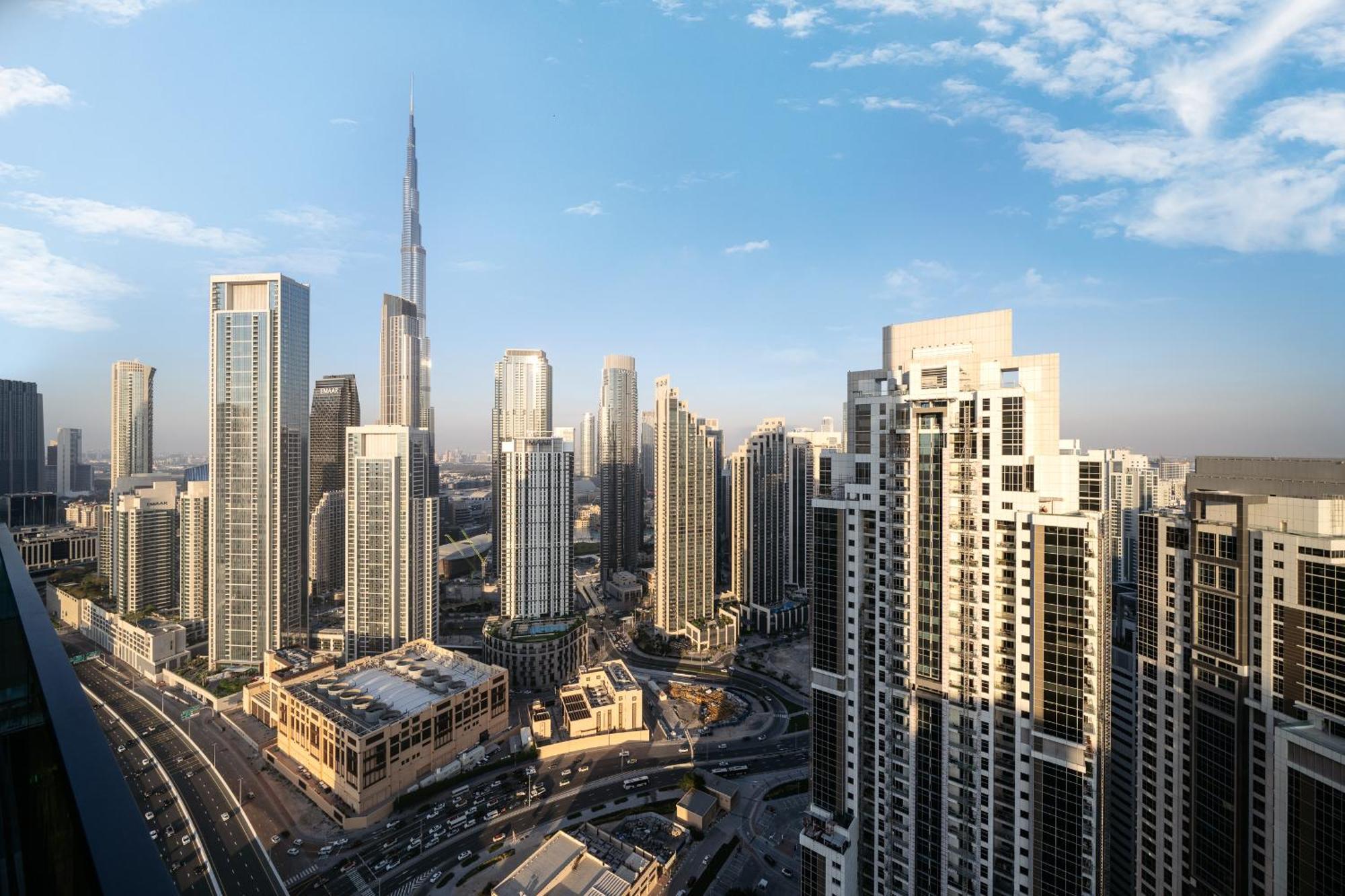 Burj Khalifa View Balcony With 64th Floor Infinity Pool In Paramount Midtown Apartamento Dubái