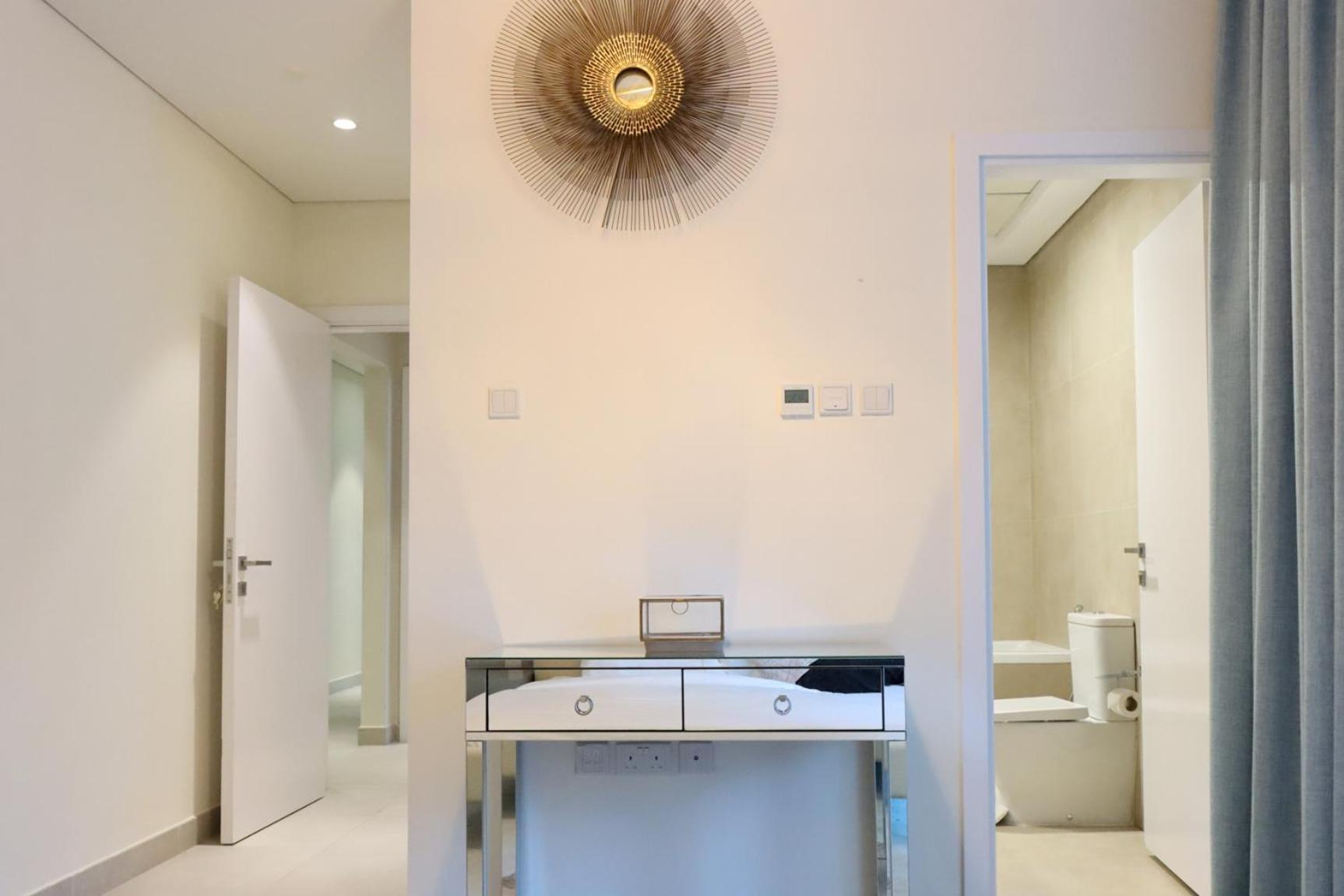 Livbnb - 2 Bedroom In Marina Arcade Appartement Dubaï