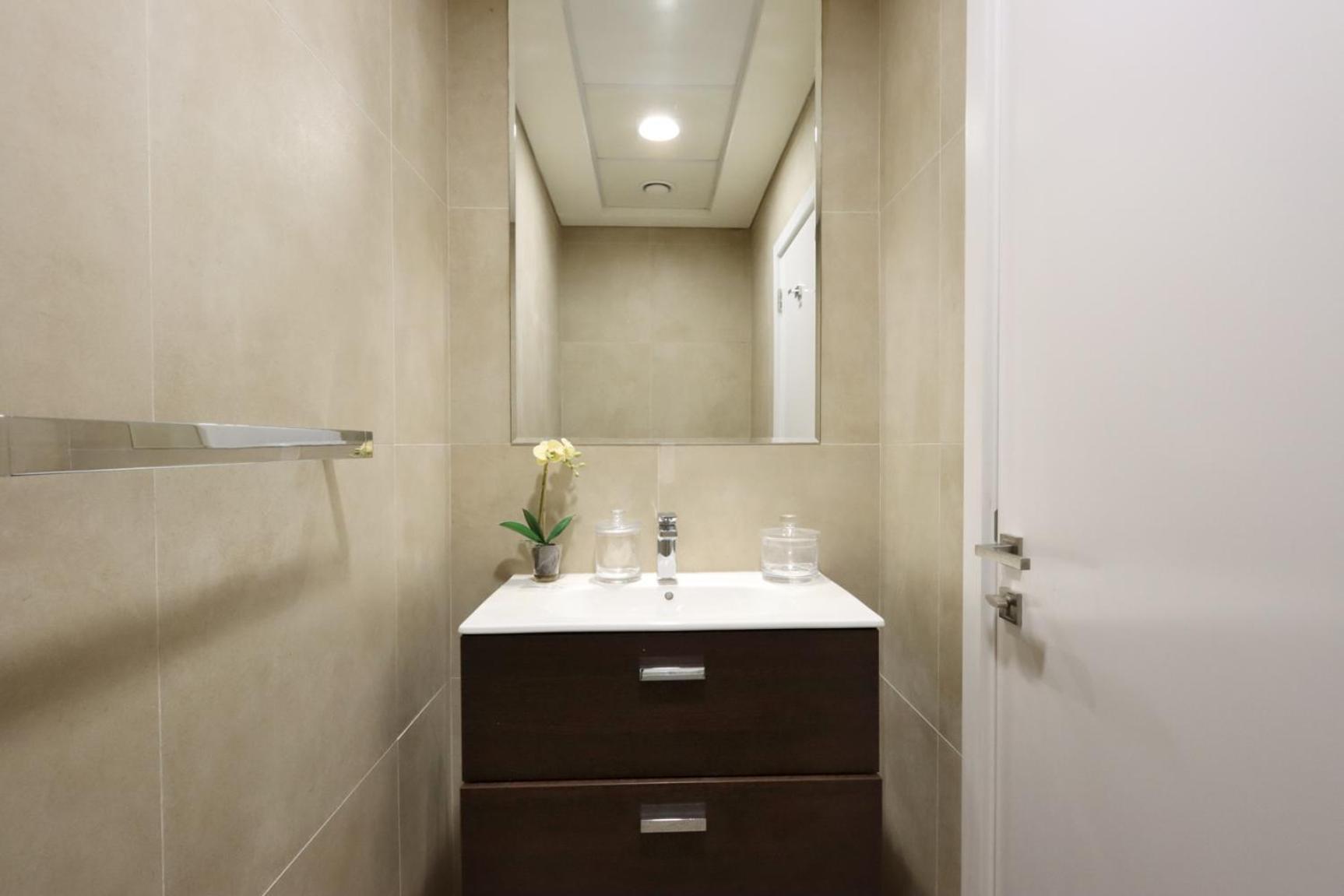 Appartement Livbnb - 2 Bedroom In Marina Arcade Dubaï