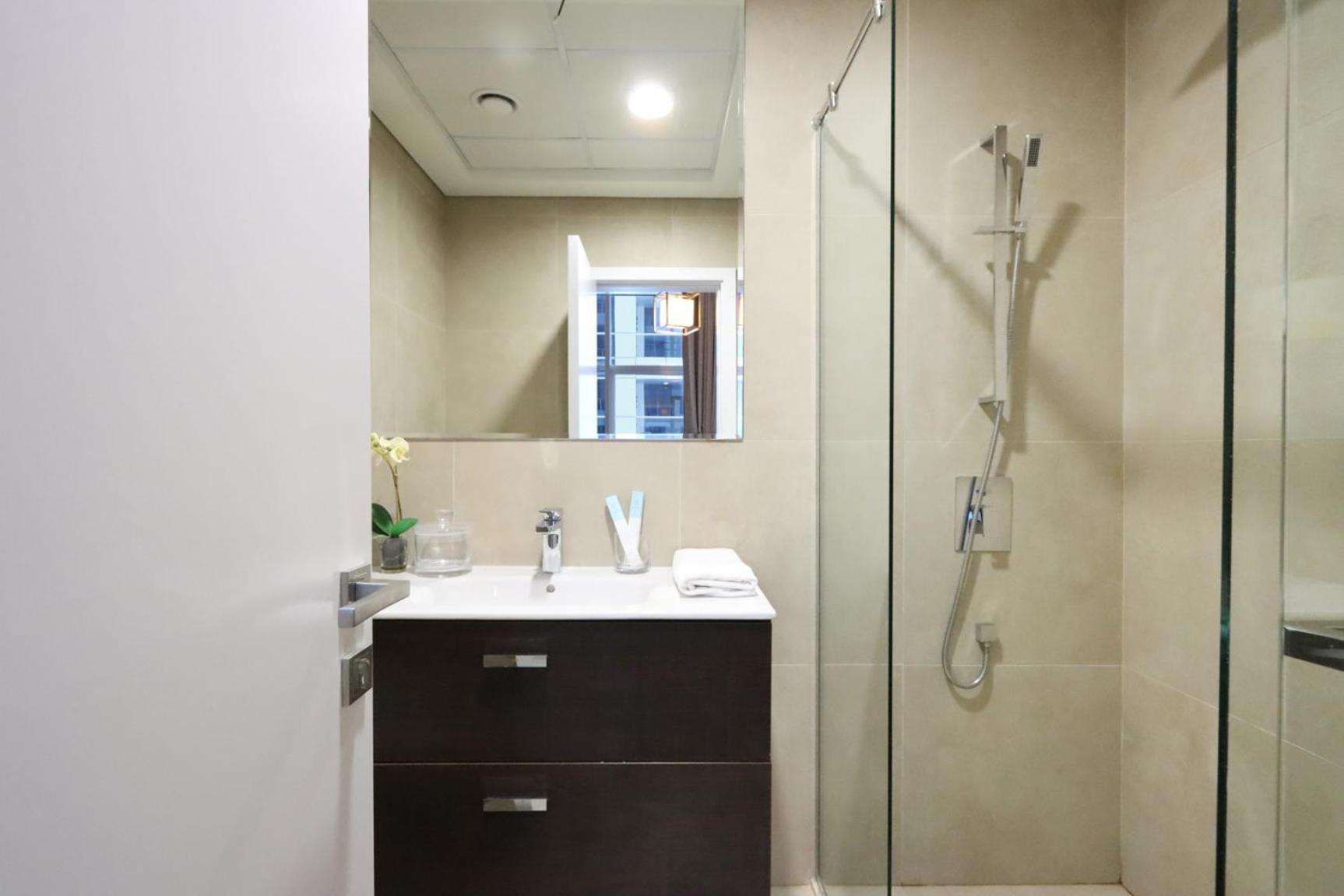 Livbnb - 2 Bedroom In Marina Arcade Dubaï