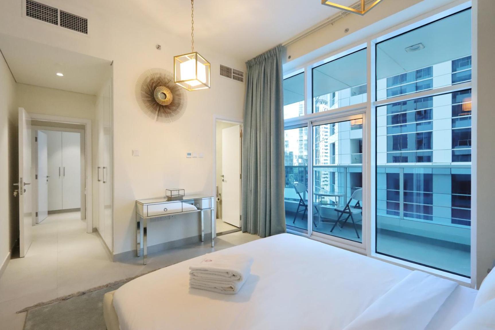 Livbnb - 2 Bedroom In Marina Arcade Appartement Dubaï