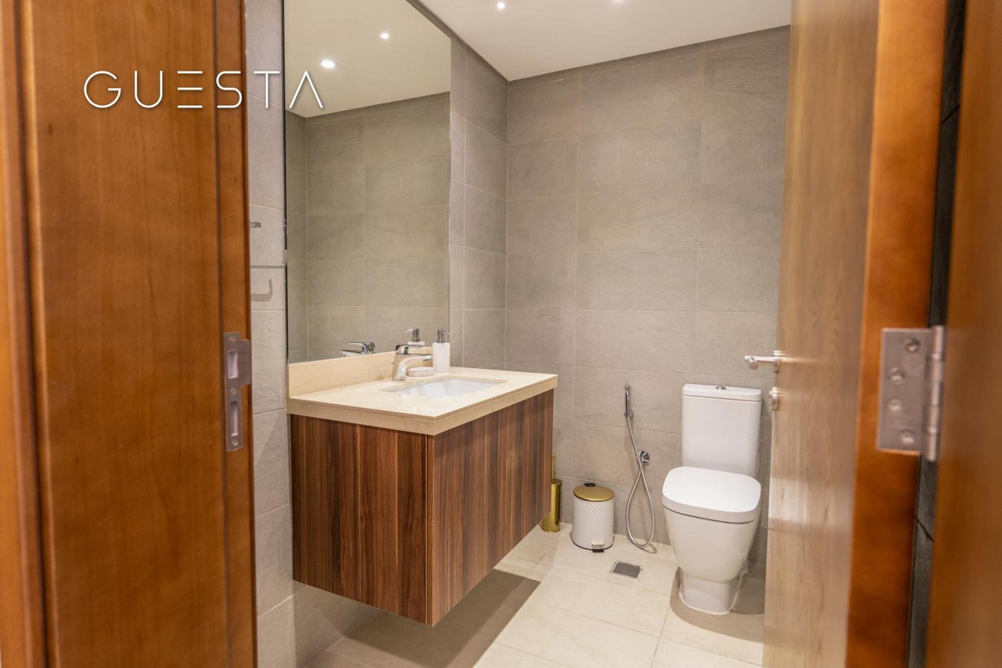 Azizi Mina The Palm, Free And Pool Access Apartemen *