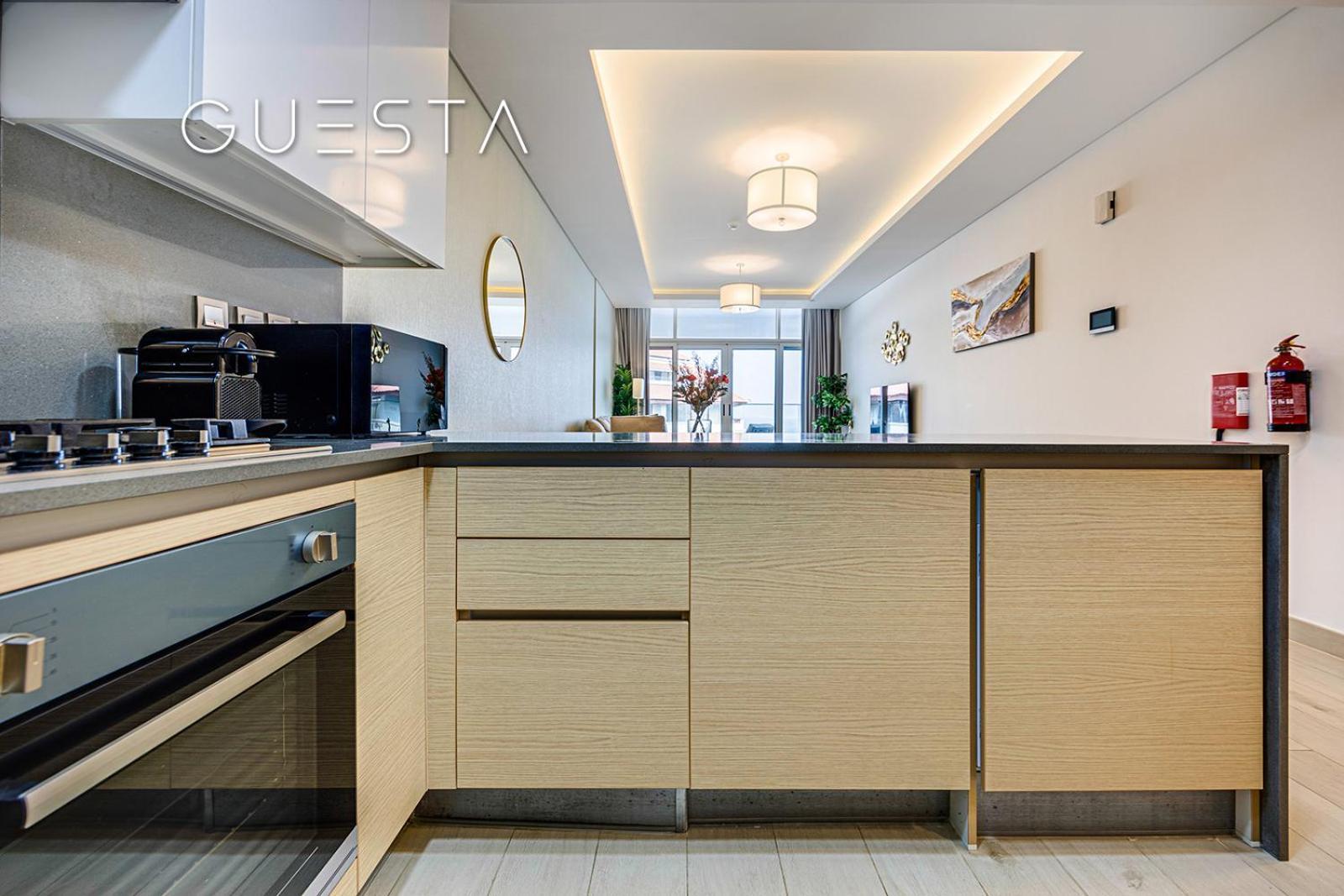 Azizi Mina The Palm, Free And Pool Access Apartemen Dubai