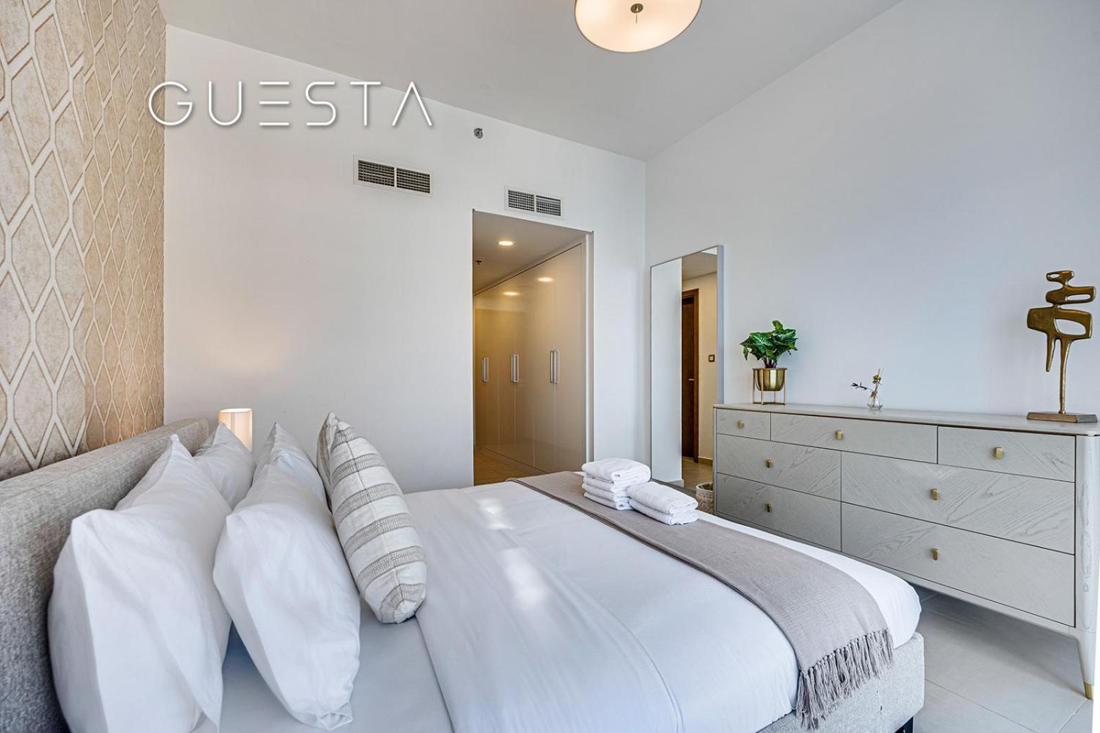 Azizi Mina The Palm, Free And Pool Access Apartemen Dubai
