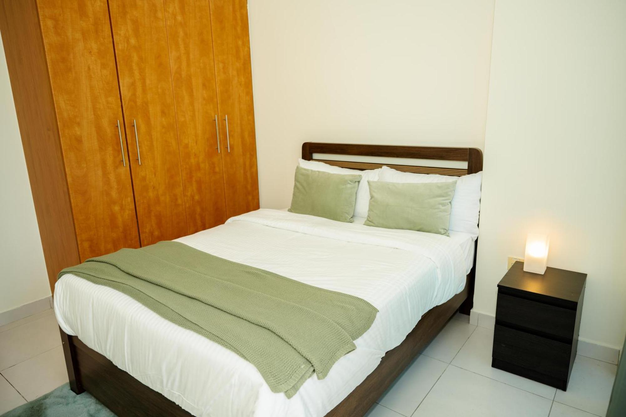 Marina View 2 Bedrooms Apartment-gladiolus-by Grand Vista Сasa de vacaciones Dubái