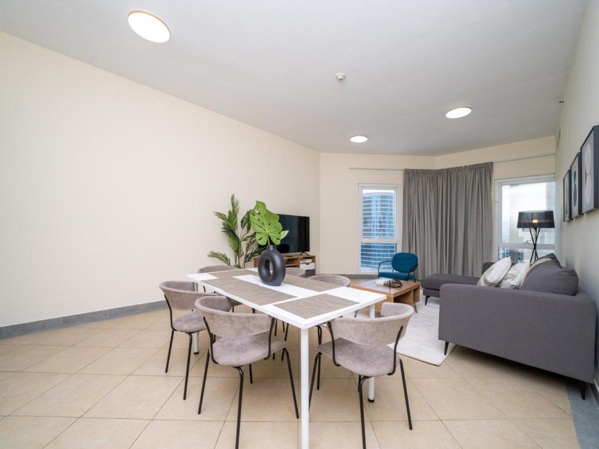 Spacious 2 Bedroom In Tecom Appartement *