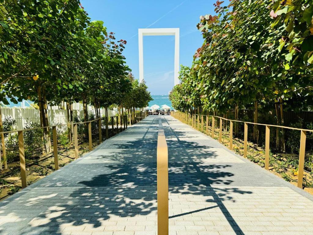 Unwind In Style In La Vie 2br With Beach Access Appartement