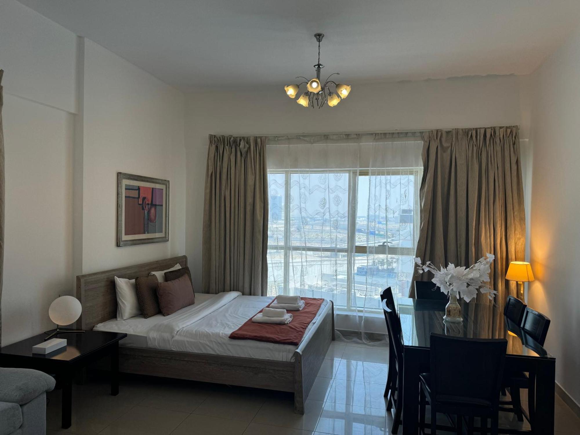 Ashri Hh, In Dana Tower Apartment Dubai
