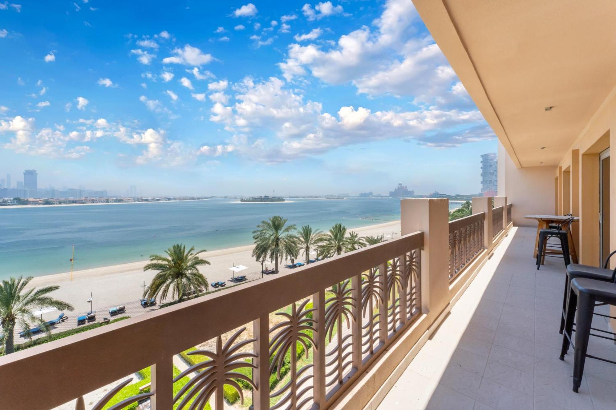 Fam Living - Private Beach Escapes In Palm Jumeirah Apartament