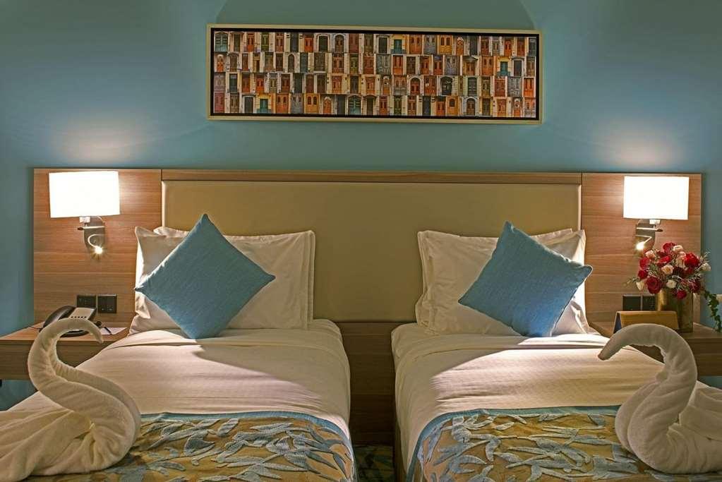 Mena Plaza Albarsha Hotel 4*