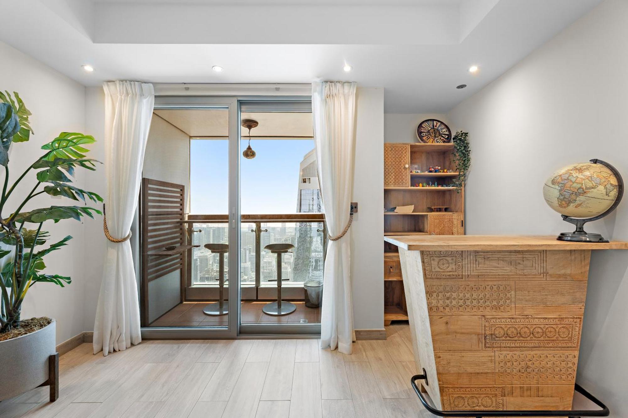 76th Floor- 2 Bedroom Princess Tower Palmview * Dubái