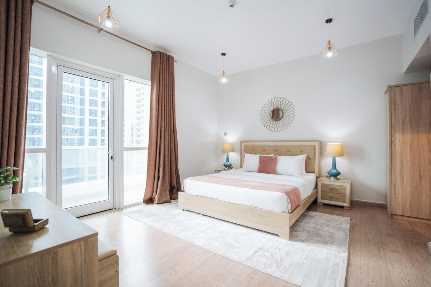 Aparthotel Views To Feed Your Soul On 60th Floor Dubai