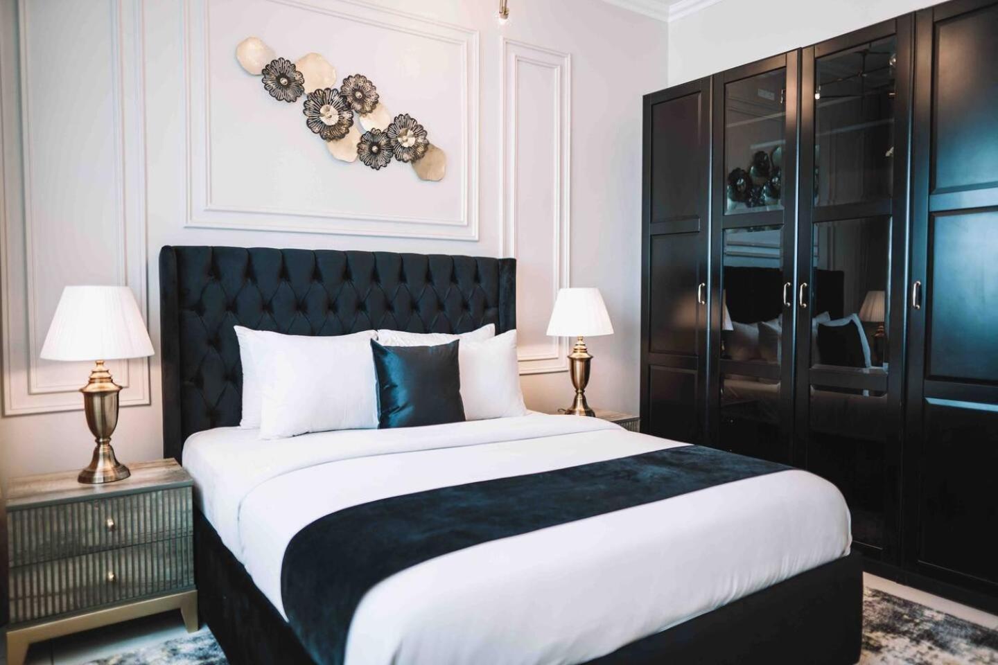 Gorgeous And Sea Views From A High-rise Apartahotel