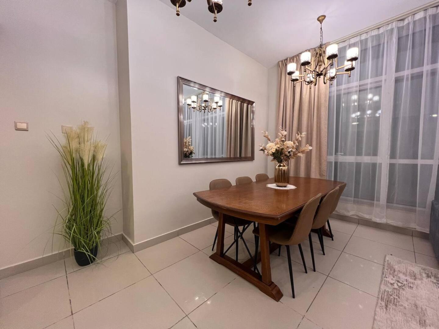 Aparthotel Views To Feed Your Soul On 60th Floor Dubai