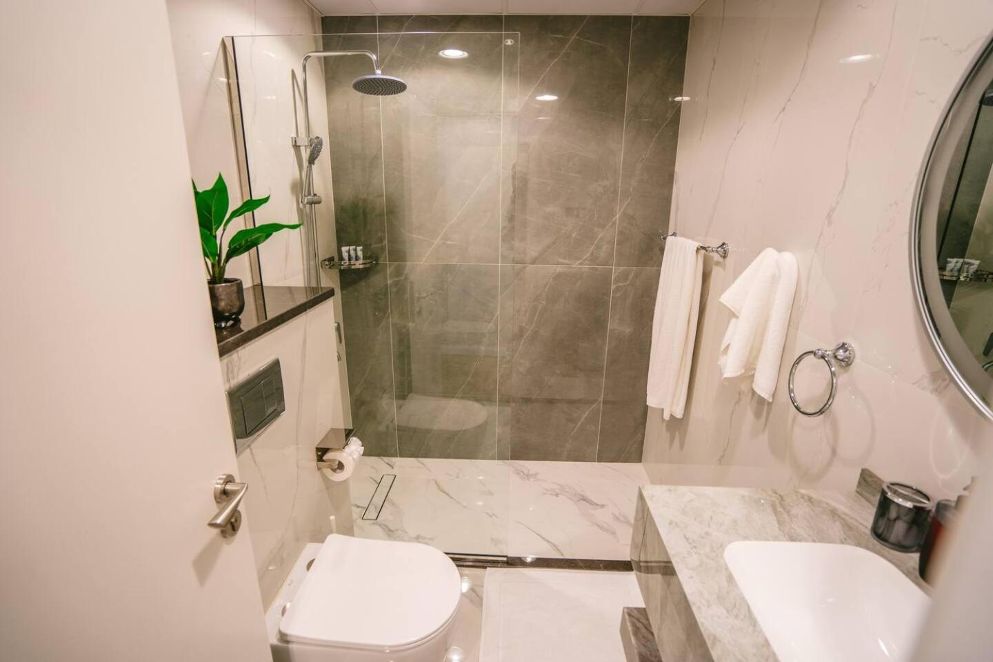 Serene Sea View One Bedroom On 67th Floor Apartamento Dubai