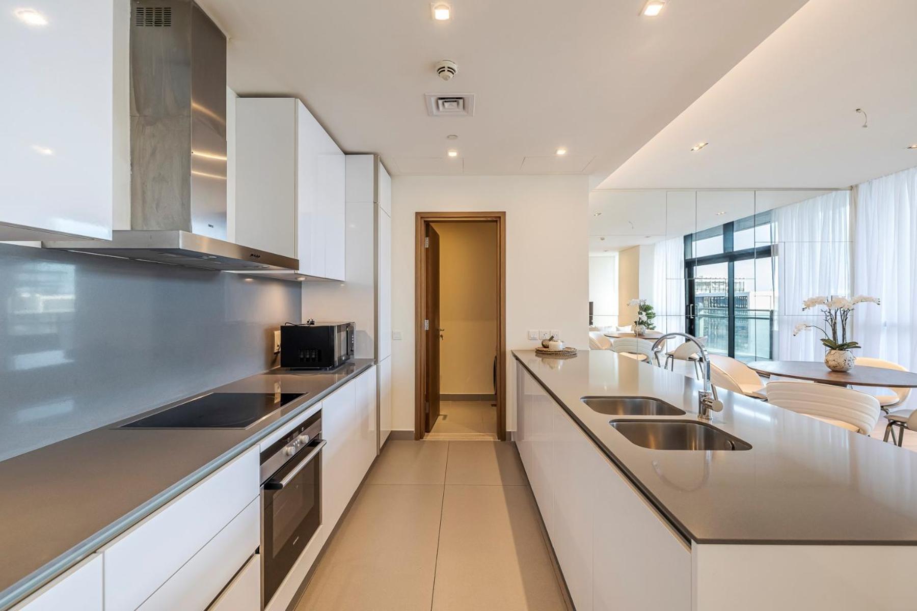 1 Bed Community View 5th Fl Walk B7 * Dubai