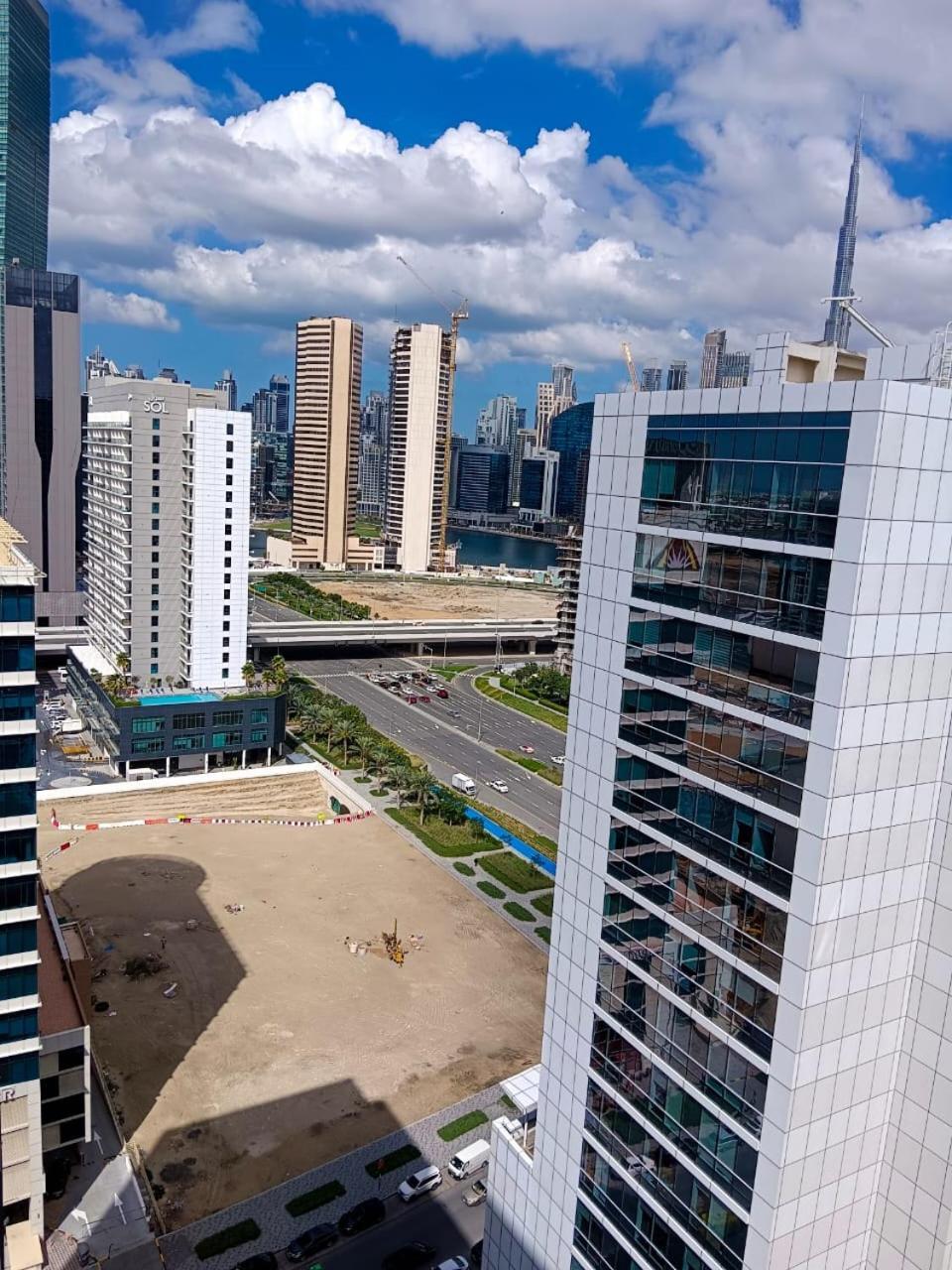Spacious Palm View With Big Balcony Free Parking By Belvilla Dubái