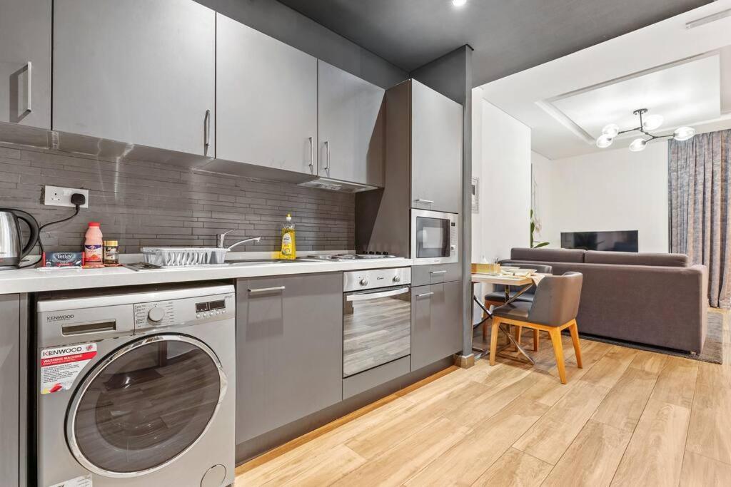 Jumeirah Residents, Sadaf 7 Apartment