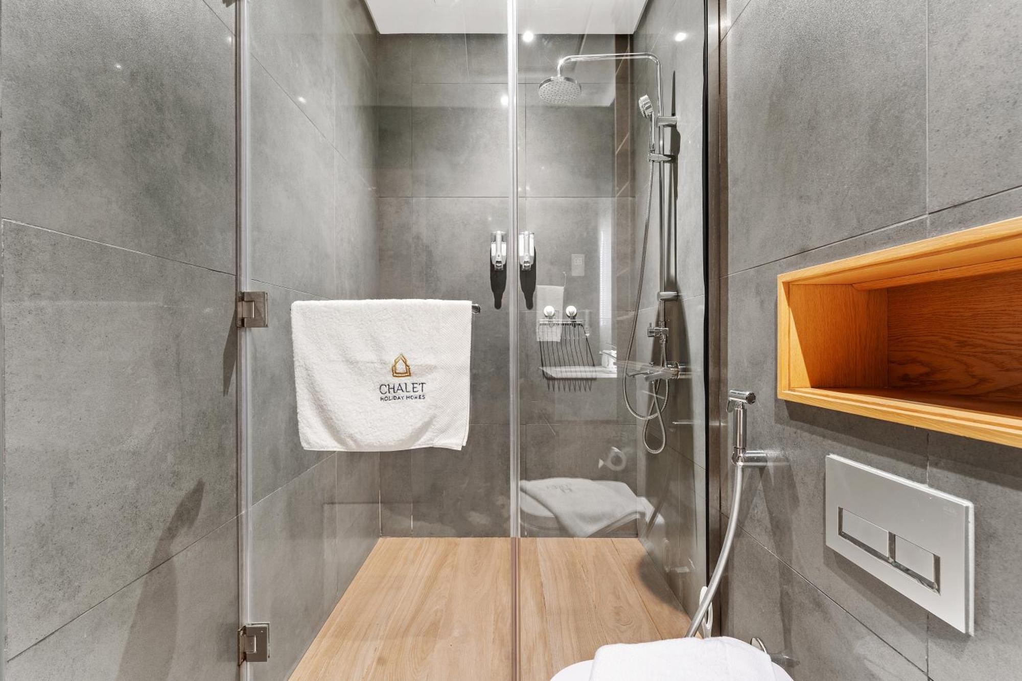 Jumeirah Residents, Sadaf 7 *