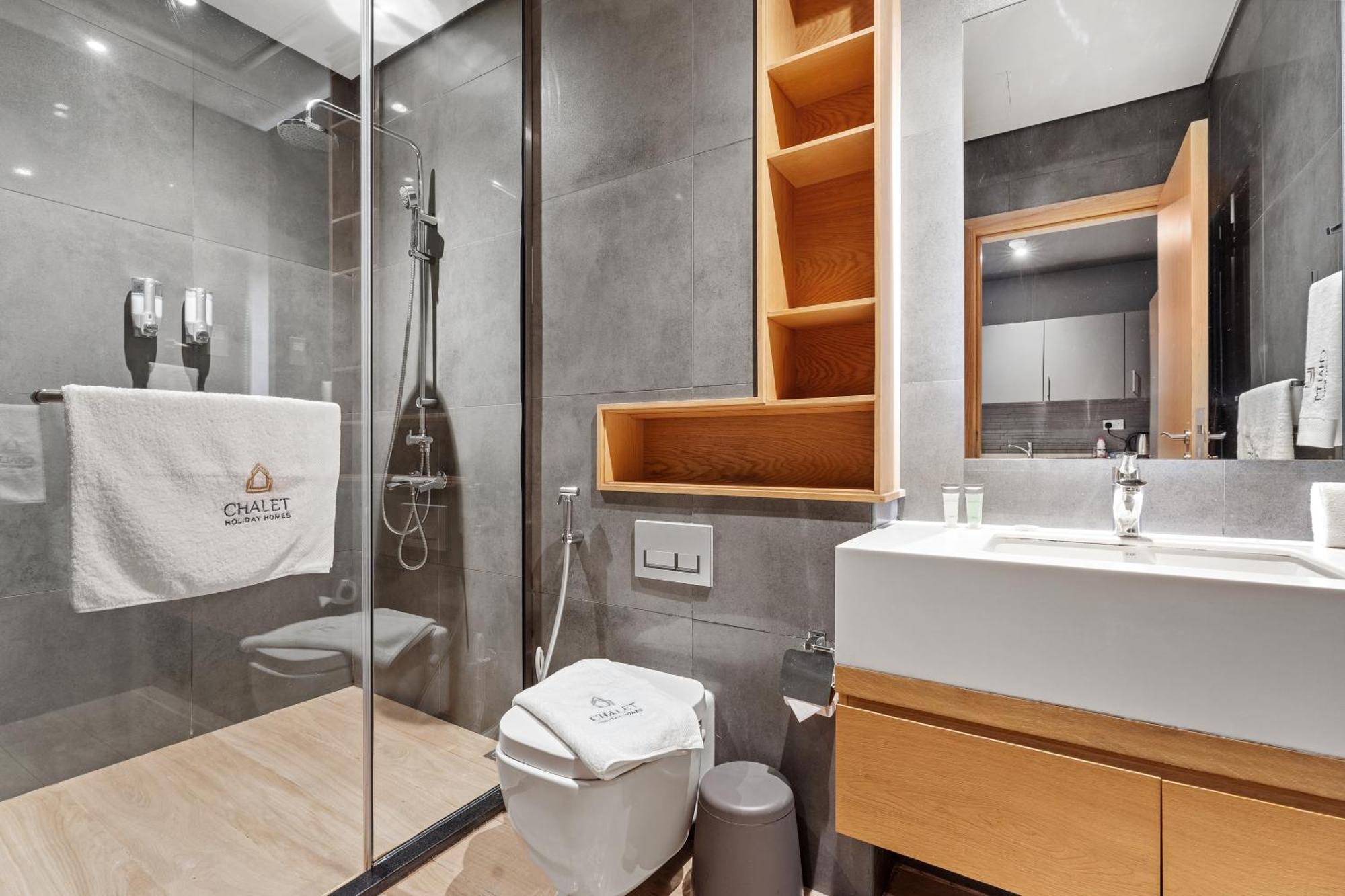 Jumeirah Residents, Sadaf 7 Apartment