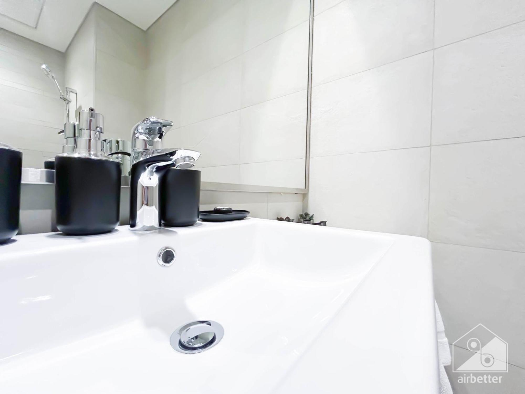 Beautiful With A Spacious Balcony In Meydan