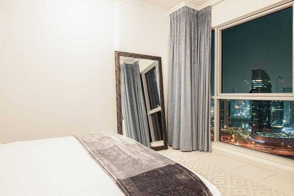 Apartamento Downtown Delight 3br With Stunning Fountain Views Dubai