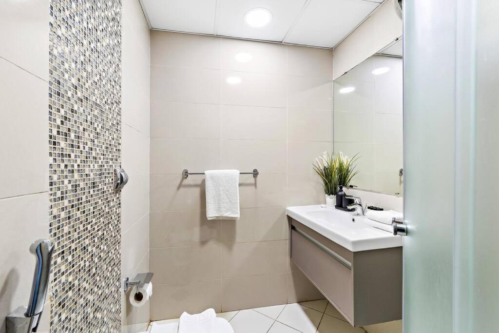 First Class 2br Amazing Marina Views *