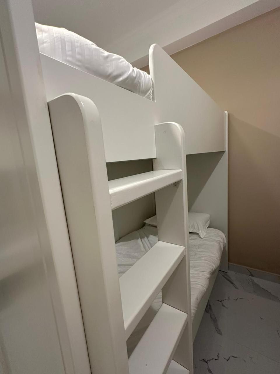 Perla - Marina Hostel