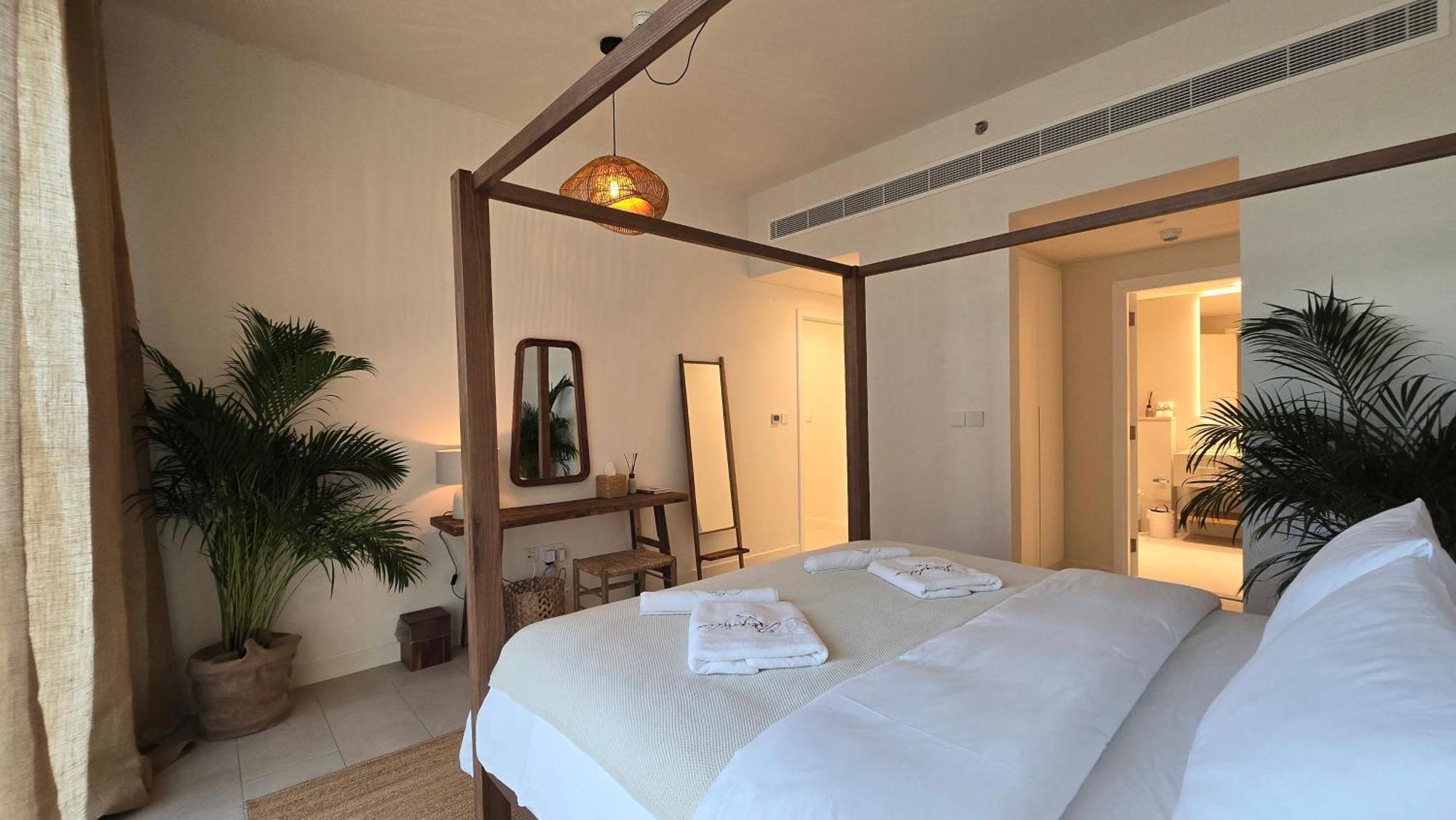 Apartment Luxury 2br Biophilic Retreat With Private Jacuzzi, Massage Chair & Infinity Pool *