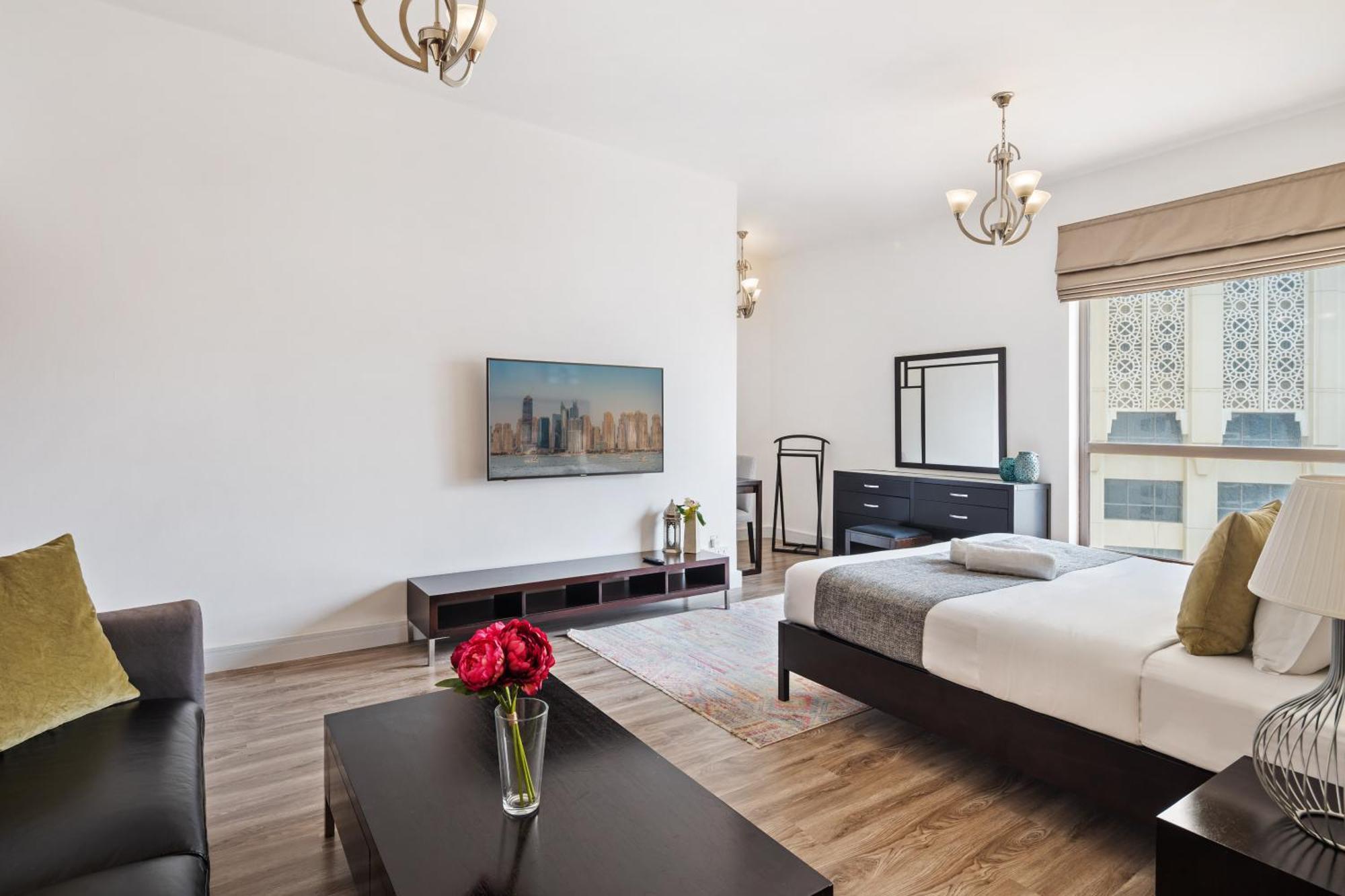 La Buena Vida: Beachfront Luxury With Full Kitchen Dubai