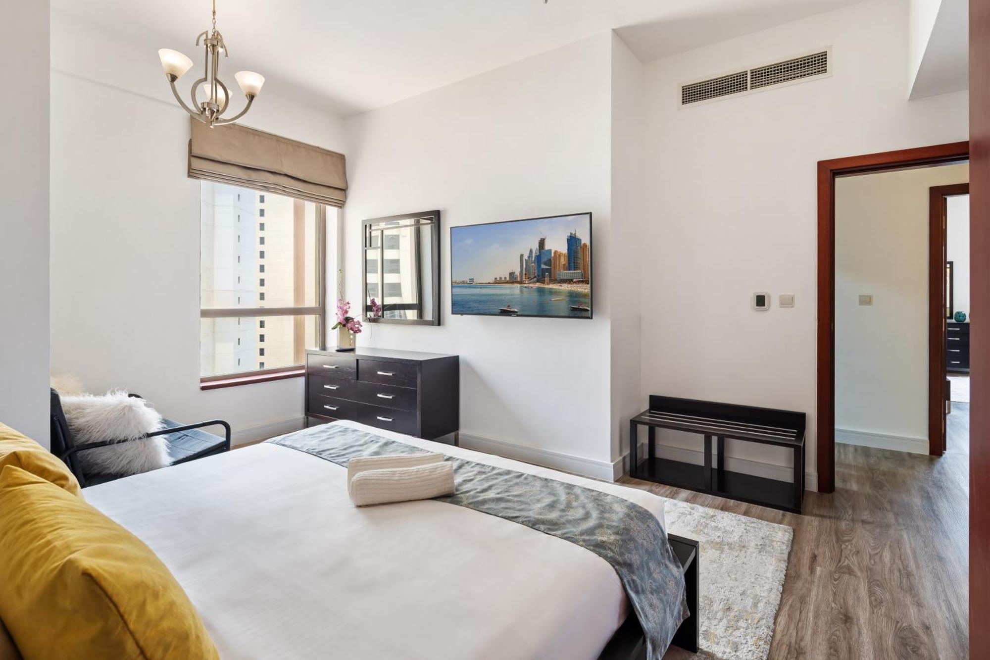 La Buena Vida: Beachfront Luxury With Full Kitchen * Dubai