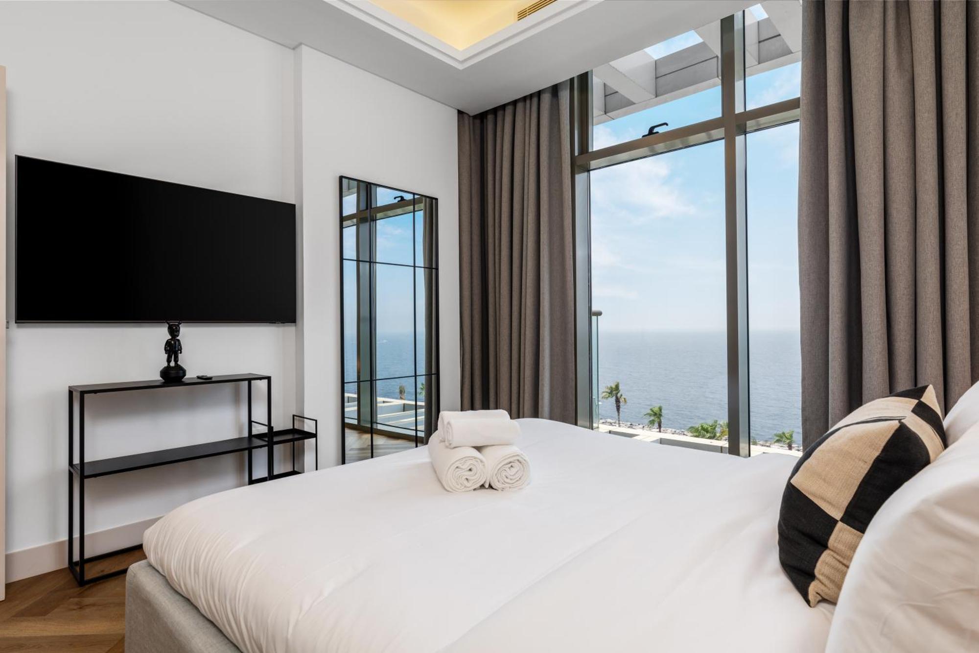 Waves - Premium Seaside Retreat With Private Apartment Dubai