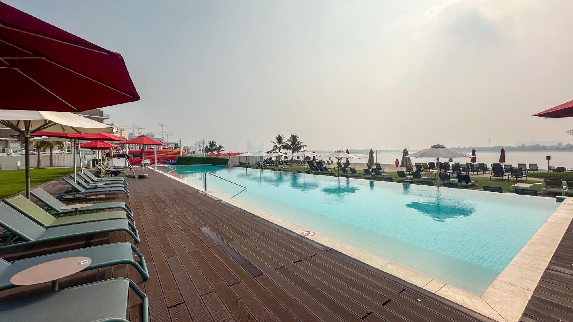 Waves - Premium Seaside Retreat With Private Apartment Dubai