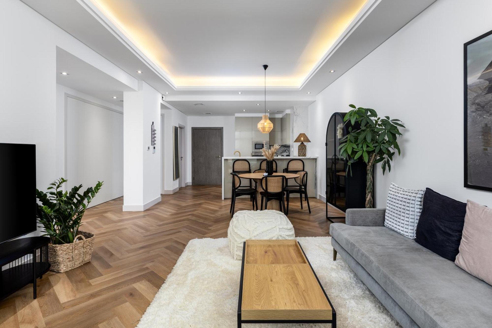 Waves - Premium Seaside Retreat With Private Apartment