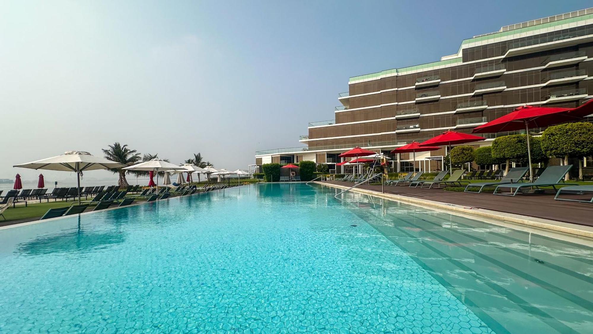 Waves - Premium Seaside Retreat With Private Apartment Dubai