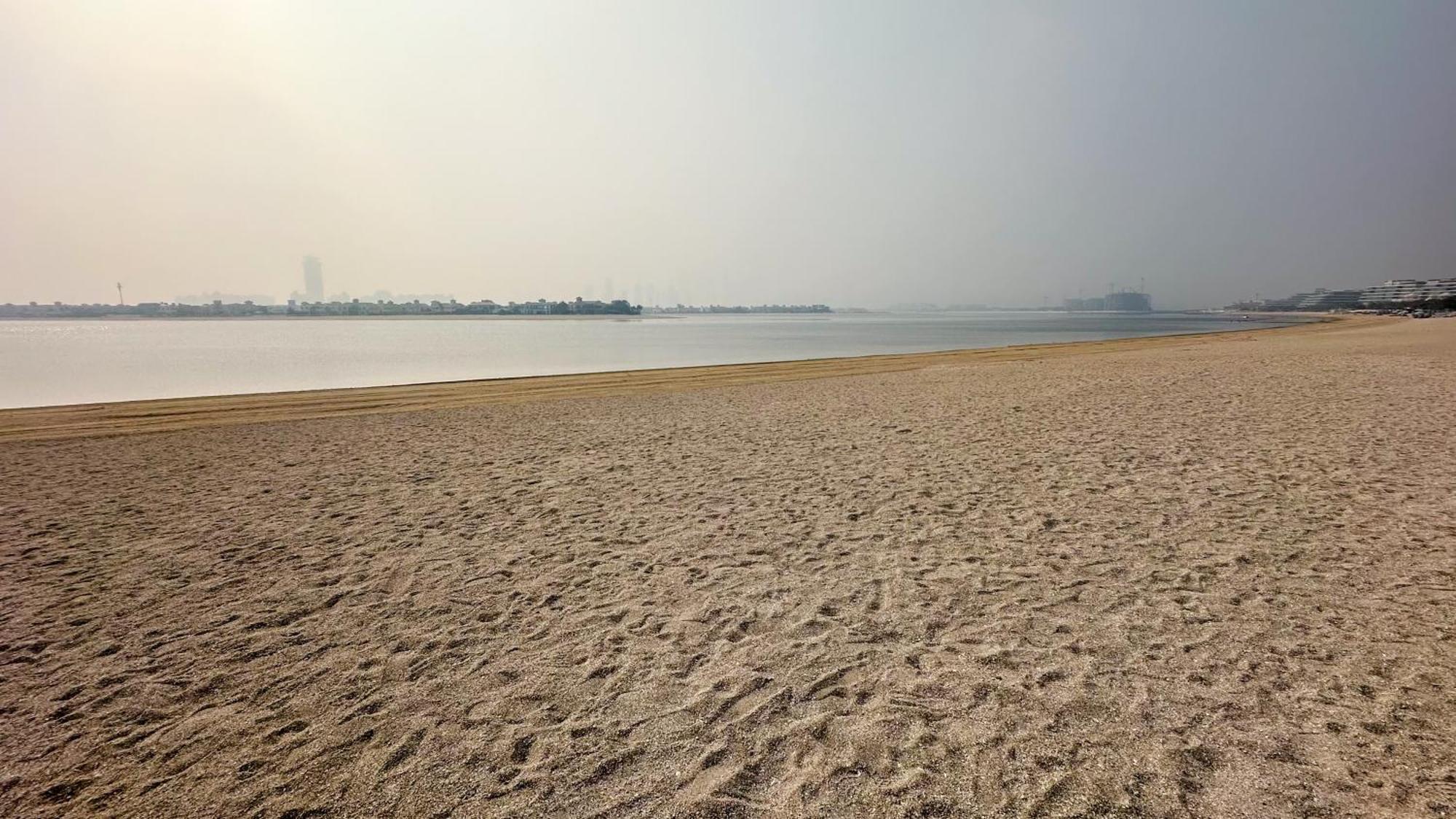 Waves - Premium Seaside Retreat With Private Apartment Dubai