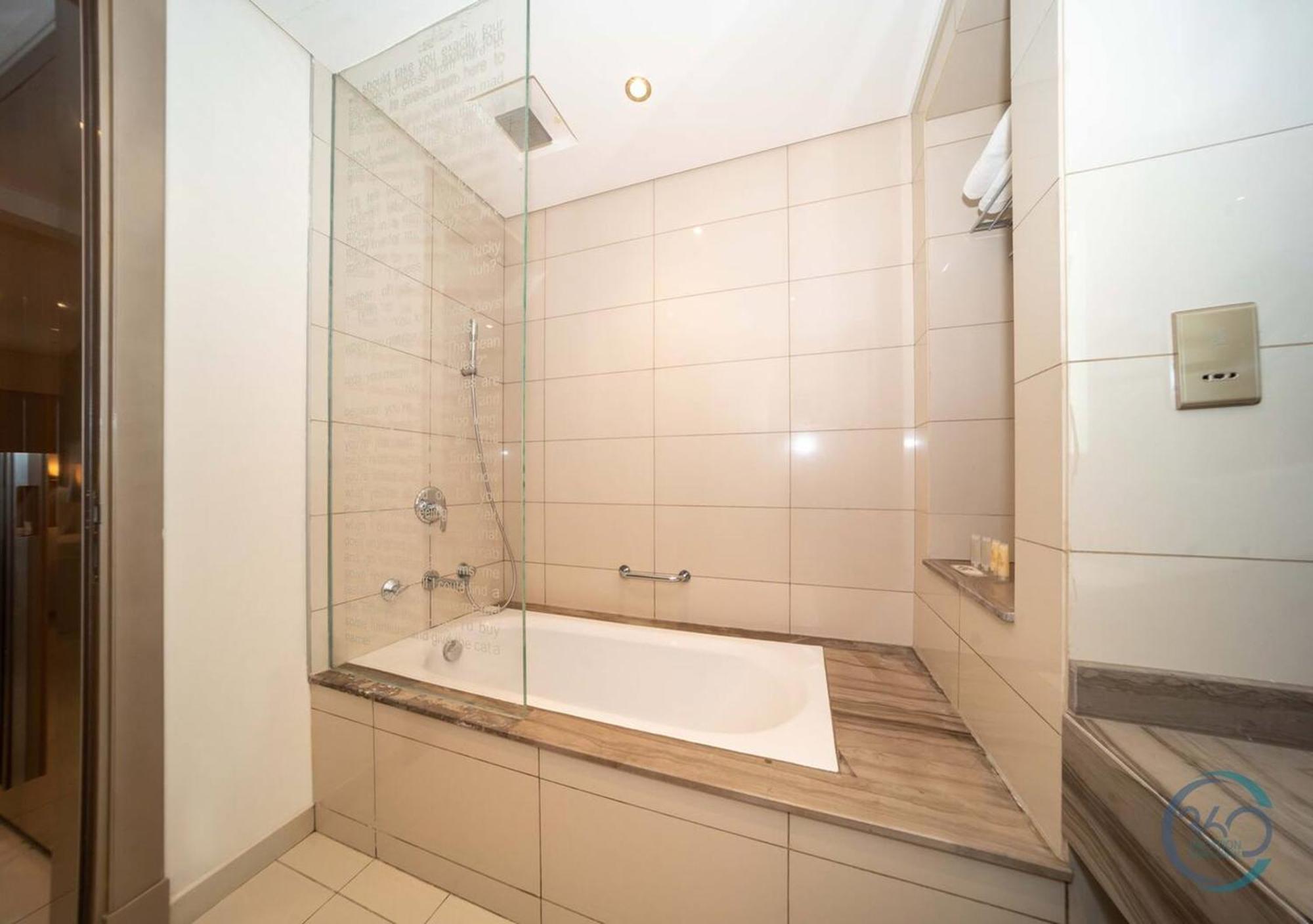 Spacious 1br In Damac Paramount Towers Bb Lägenhet *