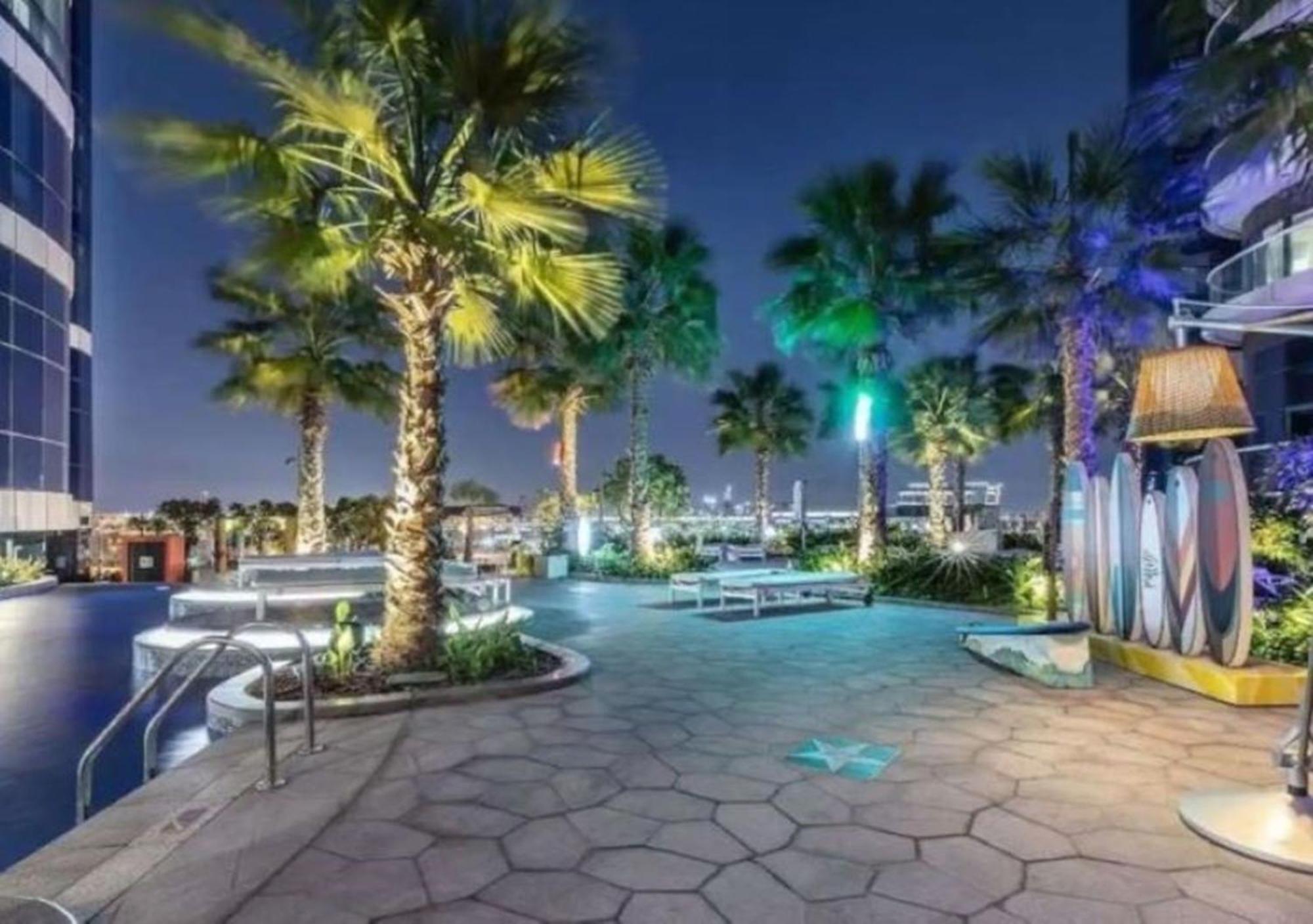 Spacious 1br In Damac Paramount Towers Bb Lägenhet *