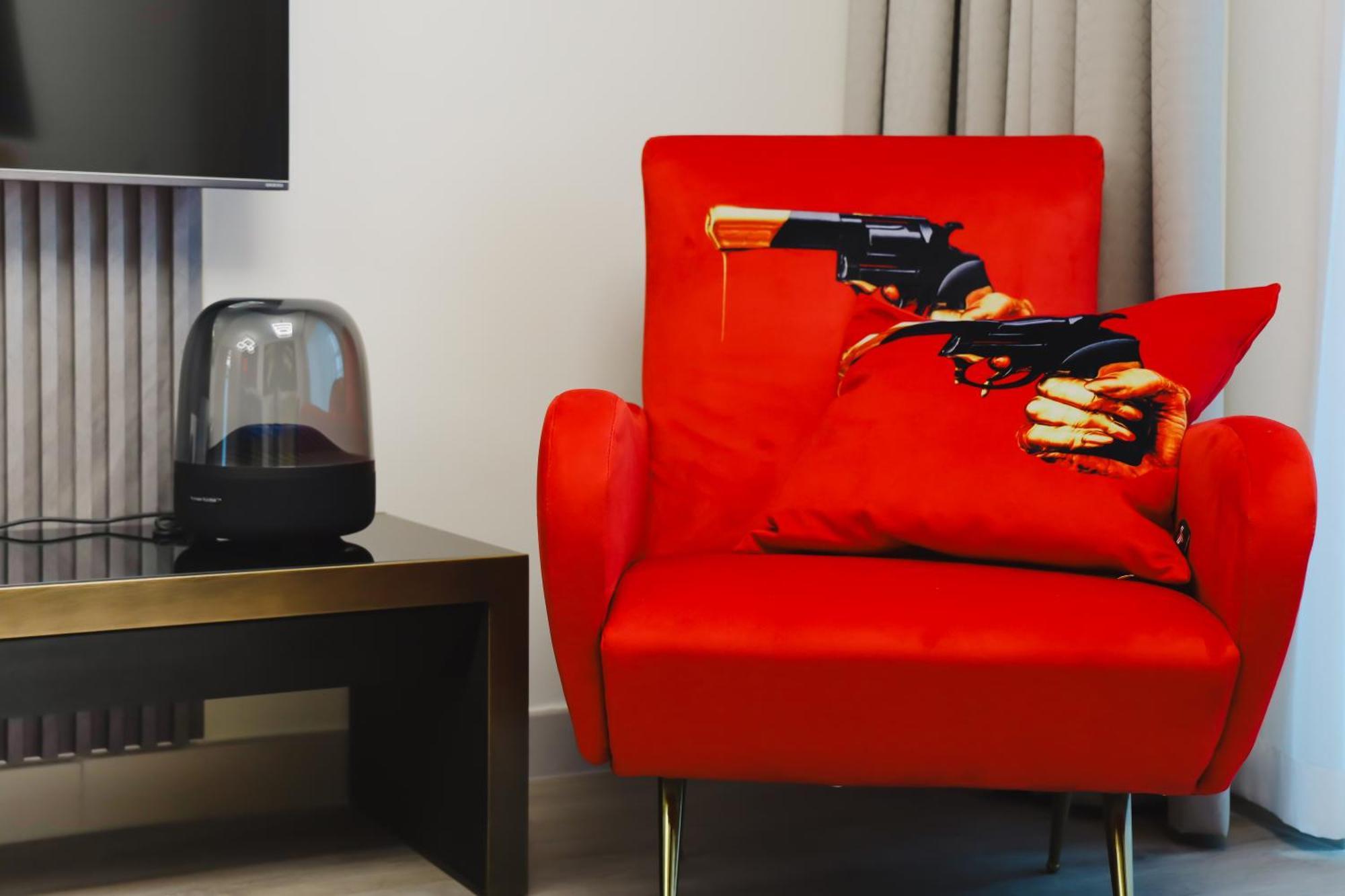 Escape 24 - Brand New & Luxury 1br High Floor Marina Pinnacle - Marina Harbour Views