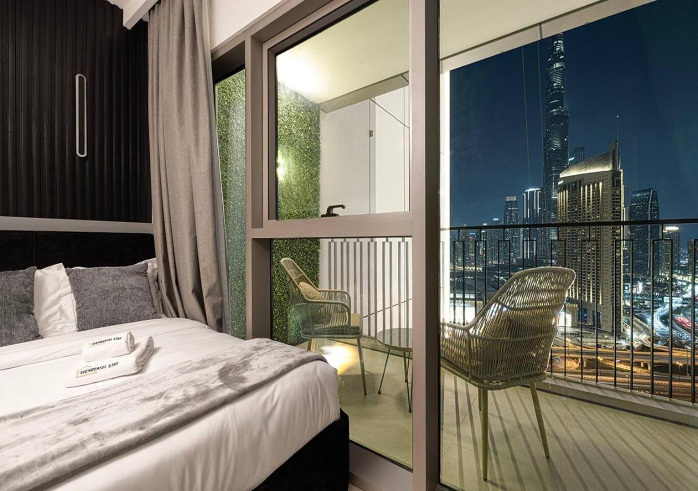 Burj Khalifa View - Luxe 2br - Mall Access * Dubaï