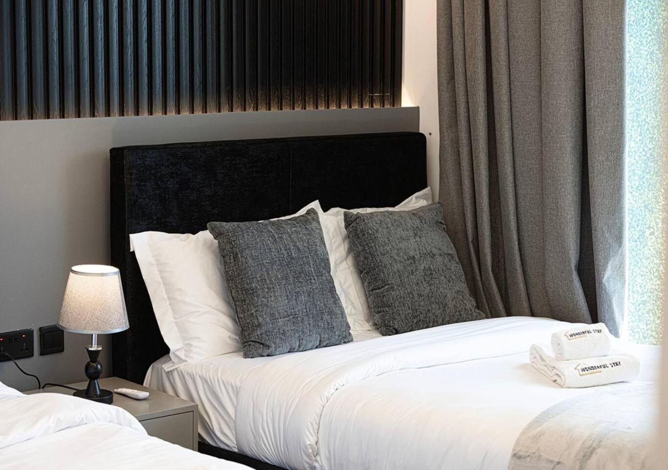Burj Khalifa View - Luxe 2br - Mall Access *