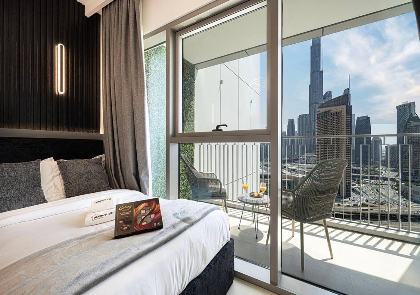 Burj Khalifa View - Luxe 2br - Mall Access * Dubaï