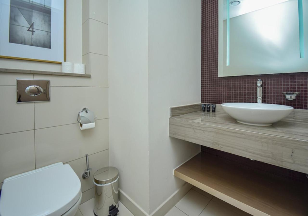 Spacious 1br In Damac Paramount Towers Bb Lägenhet