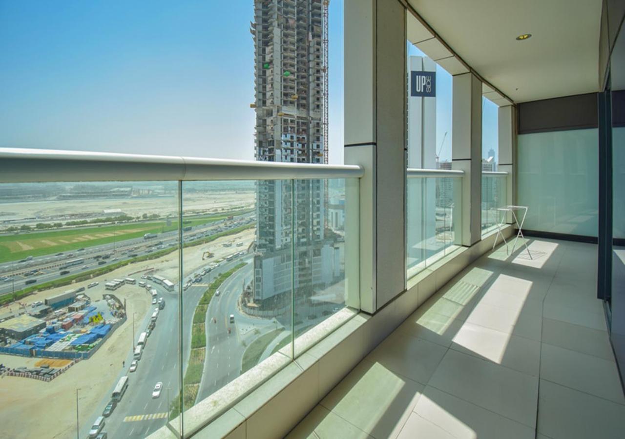 Lägenhet Spacious 1br In Damac Paramount Towers Bb Dubai