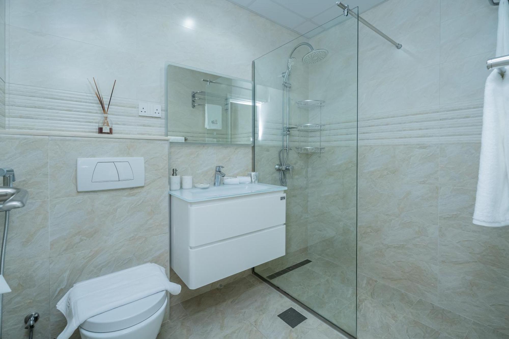 Escape 24 - Brand New & Luxury 1br High Floor Marina Pinnacle - Marina Harbour Views Apartment Dubai