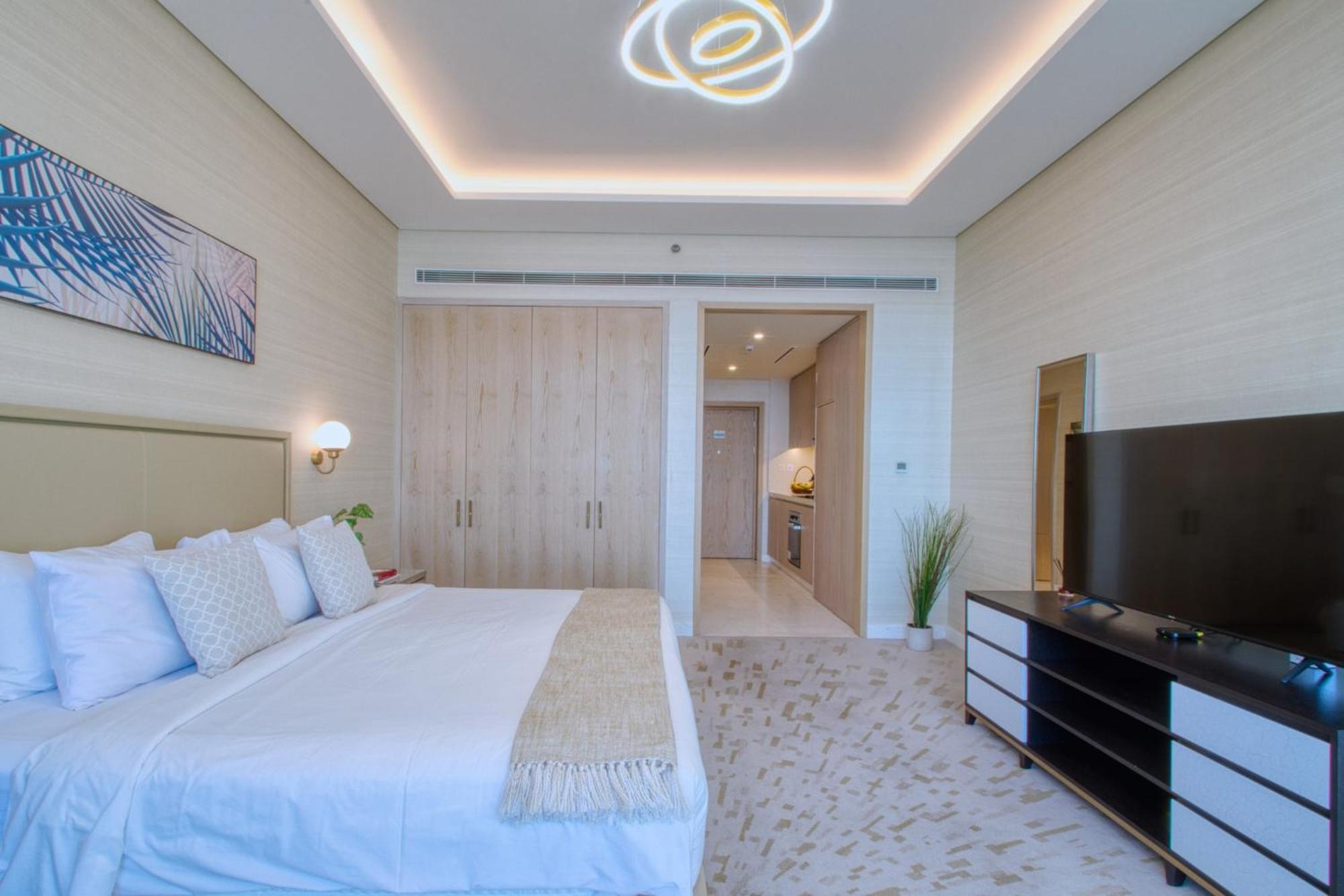 Palm Tower Where Luxury & View Meet In One Place *